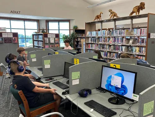 kids using the Solon Public library's computers