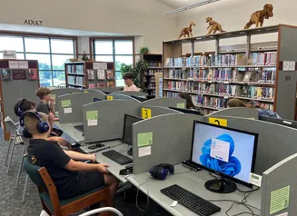 kids using the Solon Public library's computers
